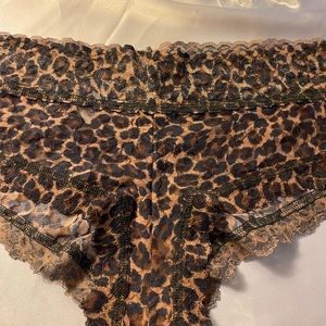 Hanky Panky  Sz. Lg., Animal Print  Lace Panties,  NEW WT.  Lined.  Neimans.